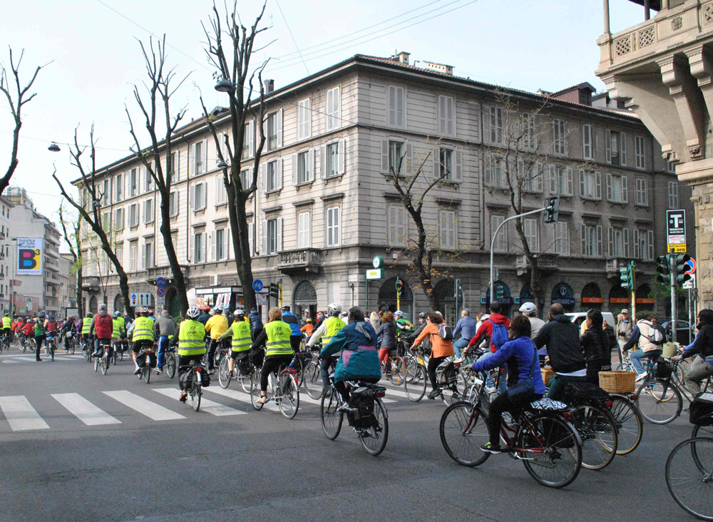 bici in festa in centro a Milano