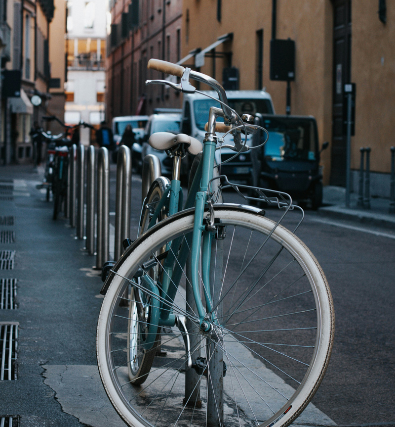 In bici tra le vie del centro di Milano